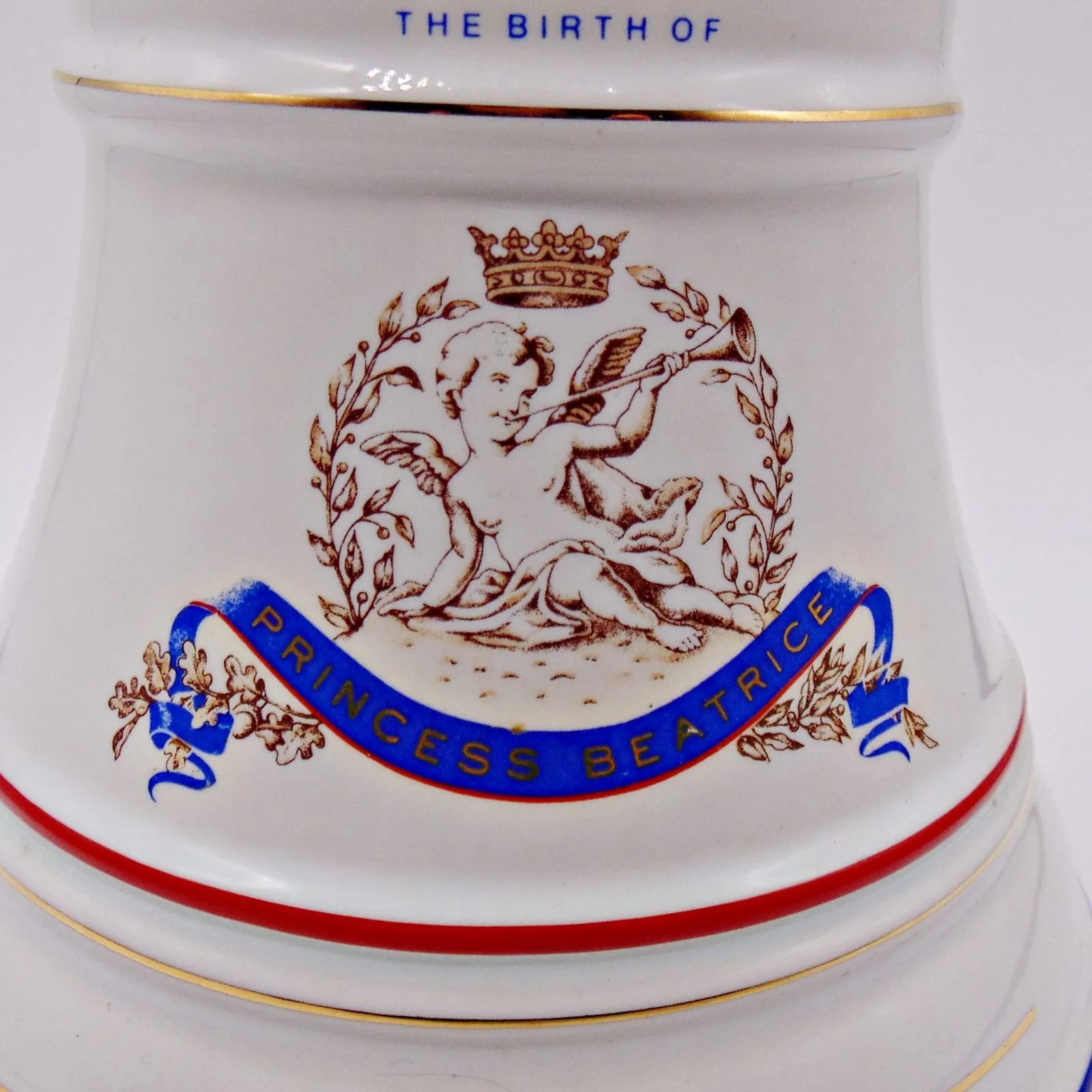 Bell's Royal Decanter to Commemorate the birth of Princess Beatrice 1988 - Image 2