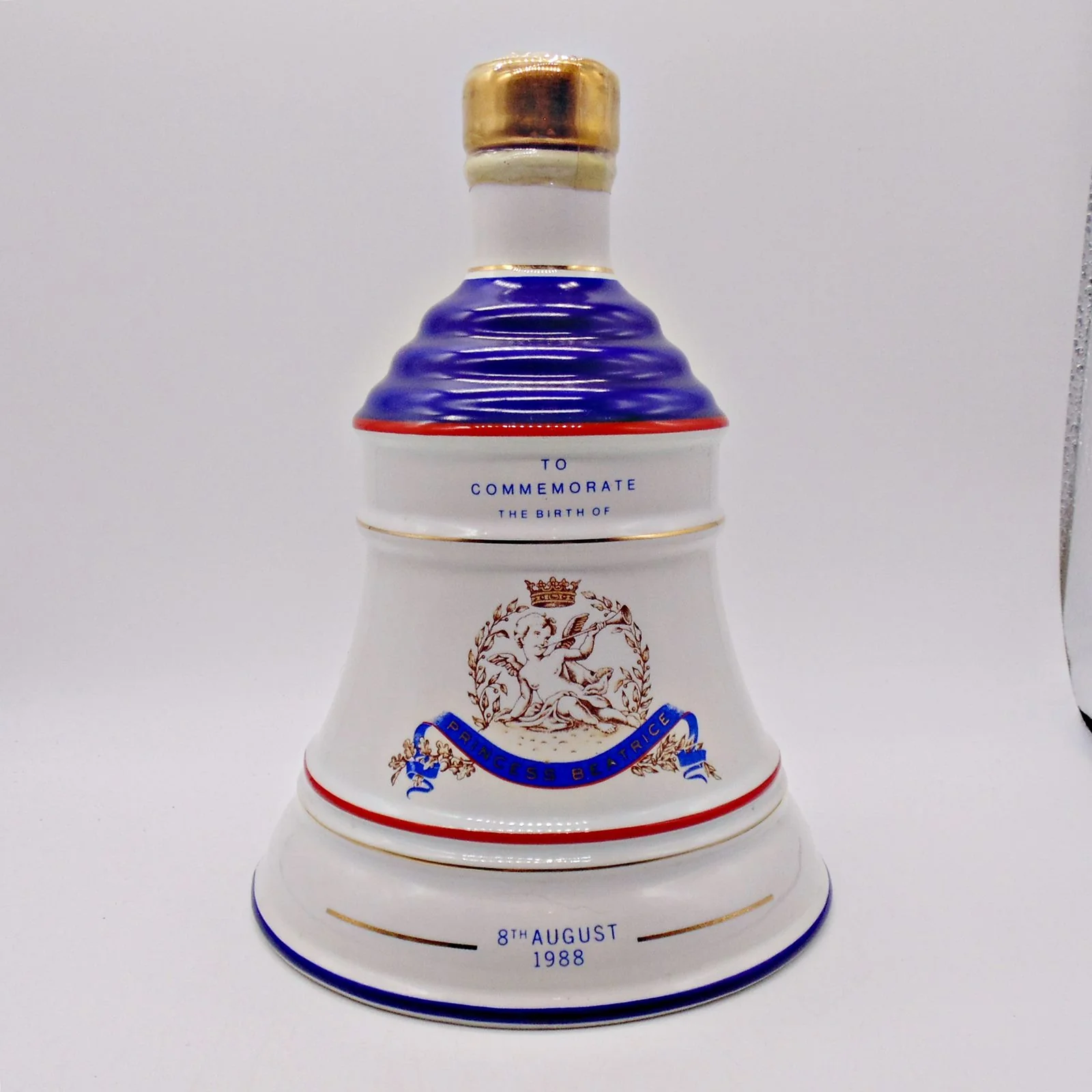 Bell's Royal Decanter to Commemorate the birth of Princess Beatrice 1988 - Image 3