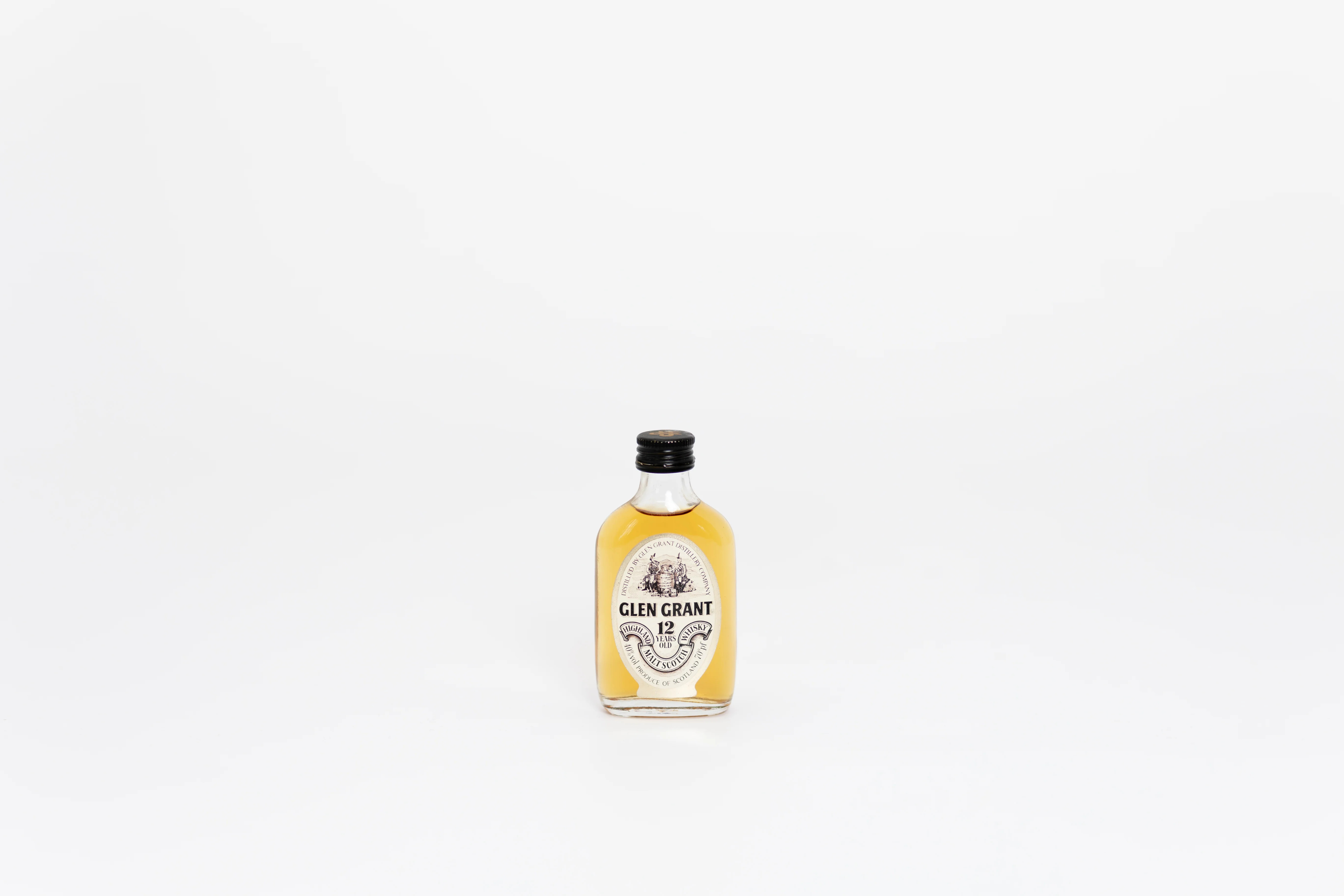 Glen Grant 1980s 75cl + Miniature & Jug - Image 4