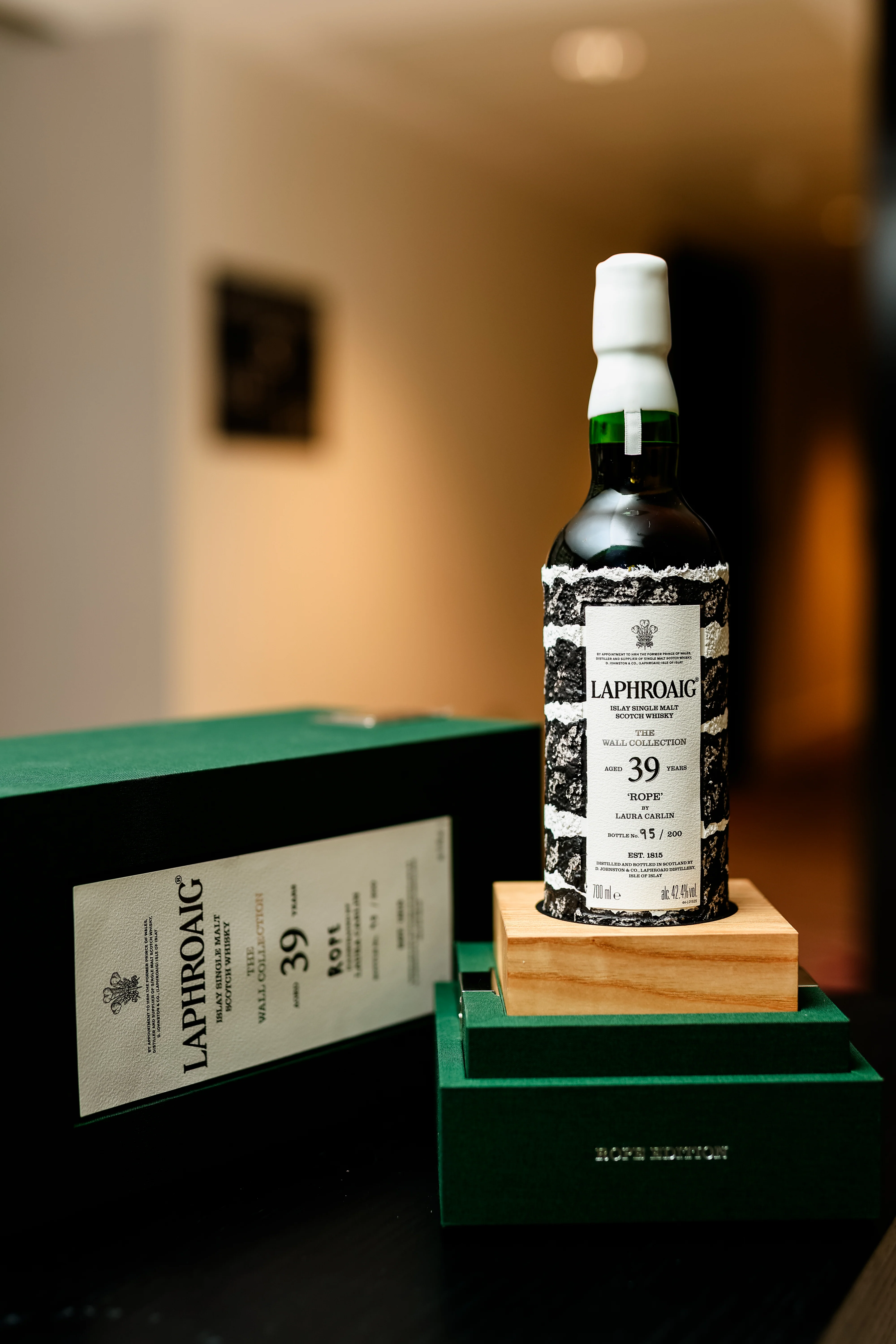 Laphroaig 39 Year Old - The Wall Collection (Rope Edition) - Image 3