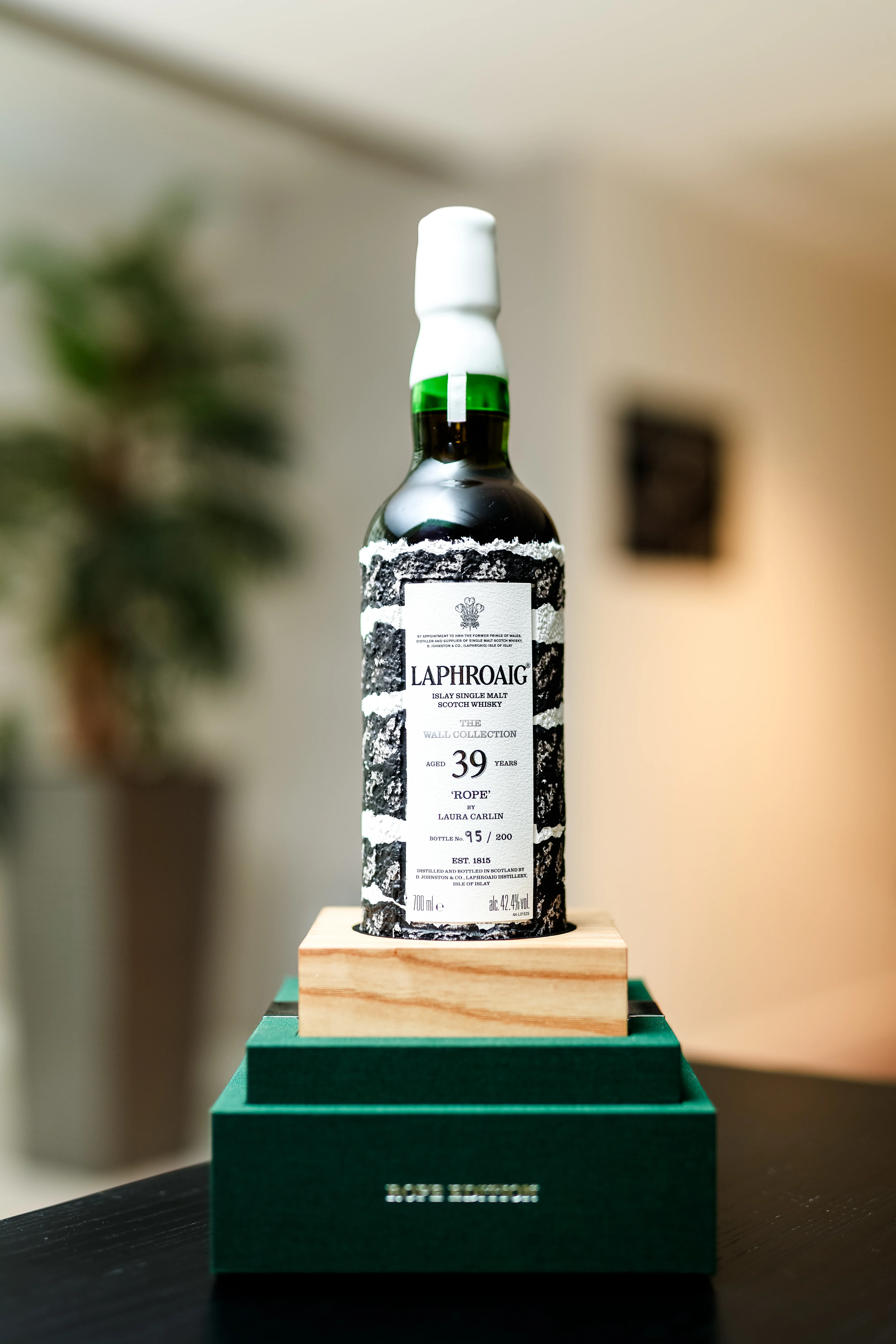 Laphroaig 39 Year Old - The Wall Collection (Rope Edition) - Image 5